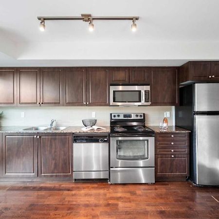 Cn Tower View With Free Parking, Pool, & More Amenities Toronto Exterior foto
