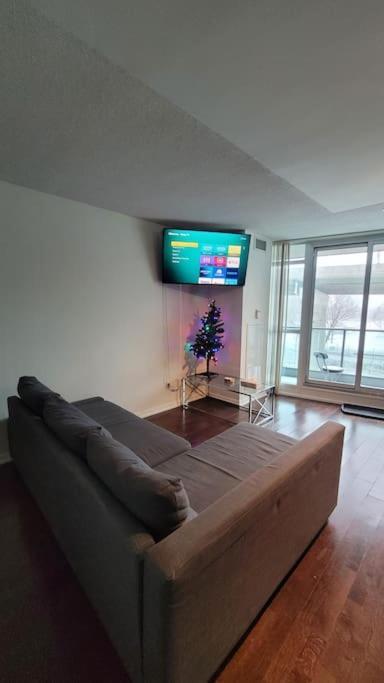 Cn Tower View With Free Parking, Pool, & More Amenities Toronto Exterior foto