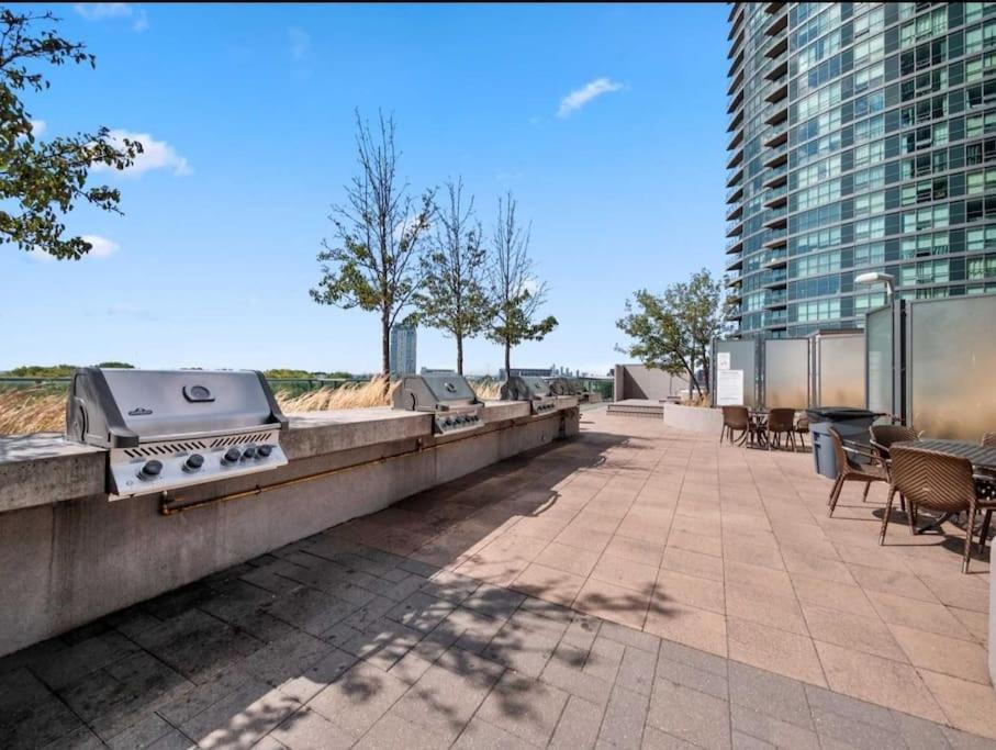 Cn Tower View With Free Parking, Pool, & More Amenities Toronto Exterior foto