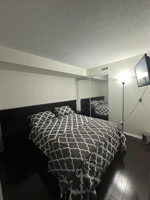Cn Tower View With Free Parking, Pool, & More Amenities Toronto Exterior foto