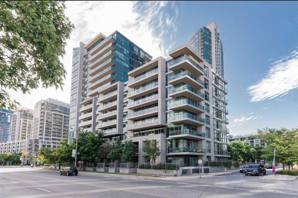 Cn Tower View With Free Parking, Pool, & More Amenities Toronto Exterior foto