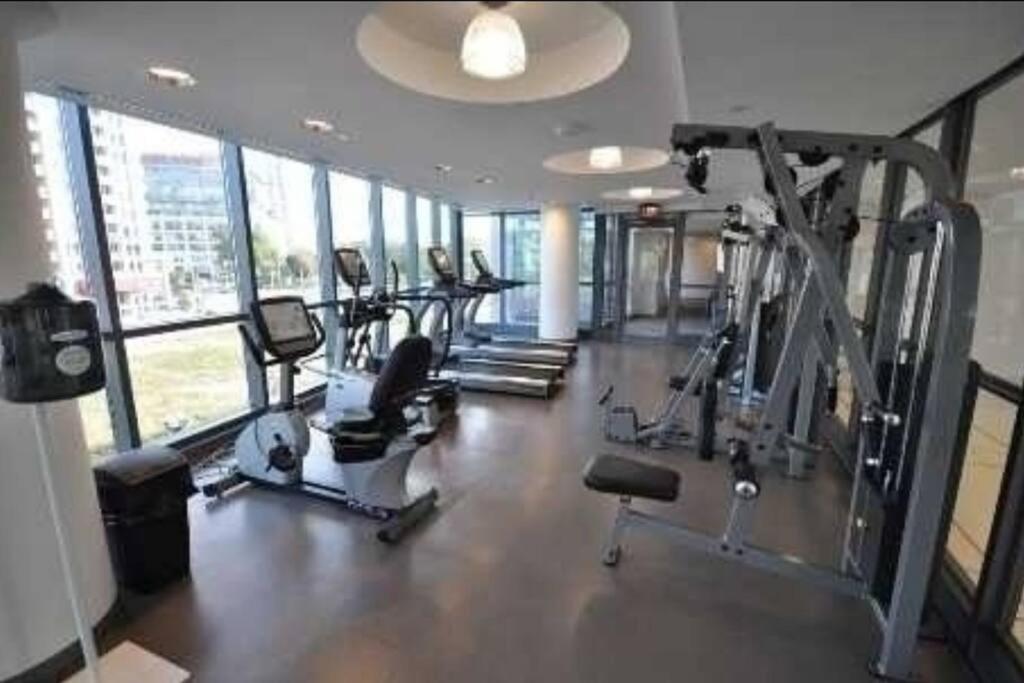 Cn Tower View With Free Parking, Pool, & More Amenities Toronto Exterior foto